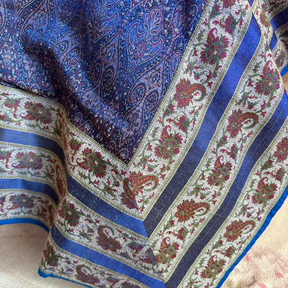 European Blue Wool Paisley Bed Cover, Three Contrasting Borders Queen 105" x 89" - Picture 7 of 13